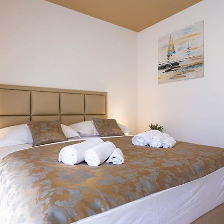 Luxury Rooms Fetivi สปลิท ภายนอก รูปภาพ