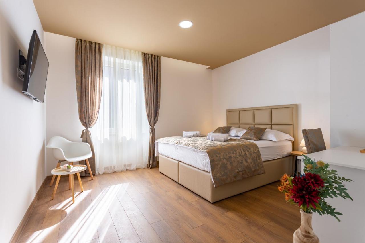 Luxury Rooms Fetivi สปลิท ภายนอก รูปภาพ