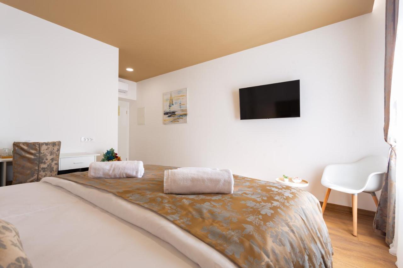Luxury Rooms Fetivi สปลิท ภายนอก รูปภาพ