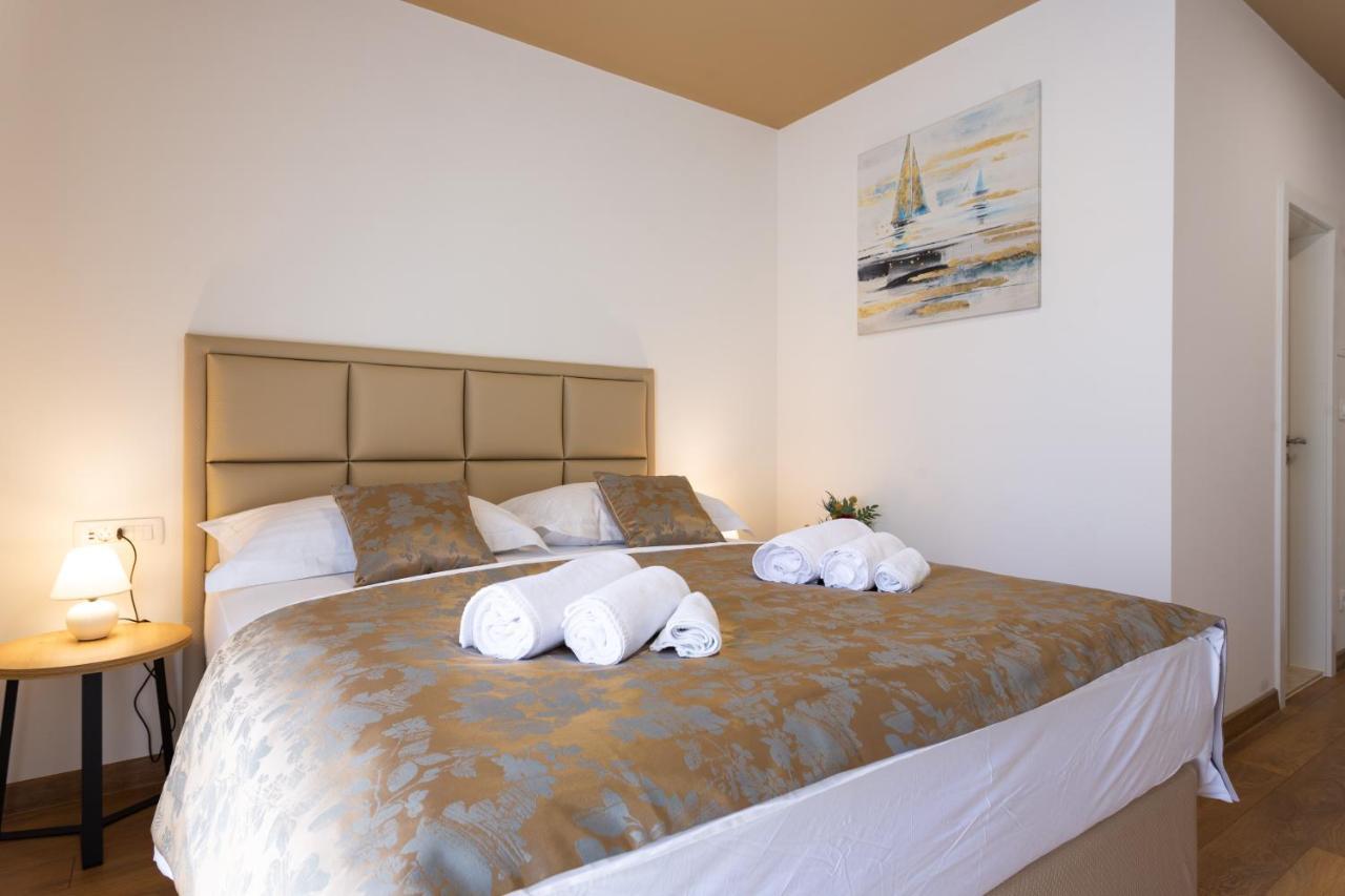 Luxury Rooms Fetivi สปลิท ภายนอก รูปภาพ