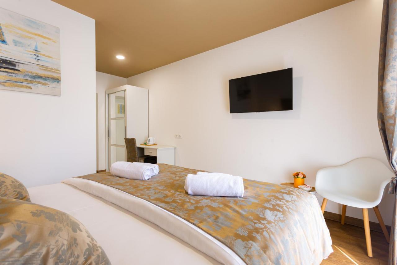 Luxury Rooms Fetivi สปลิท ภายนอก รูปภาพ